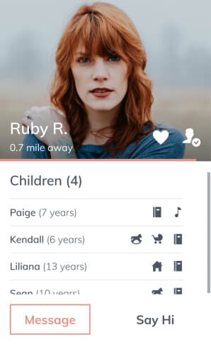 Quick-view social profile with basic information